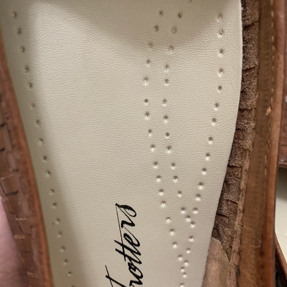 Trotters Liz Loafer Brown - Picture 8 of 11